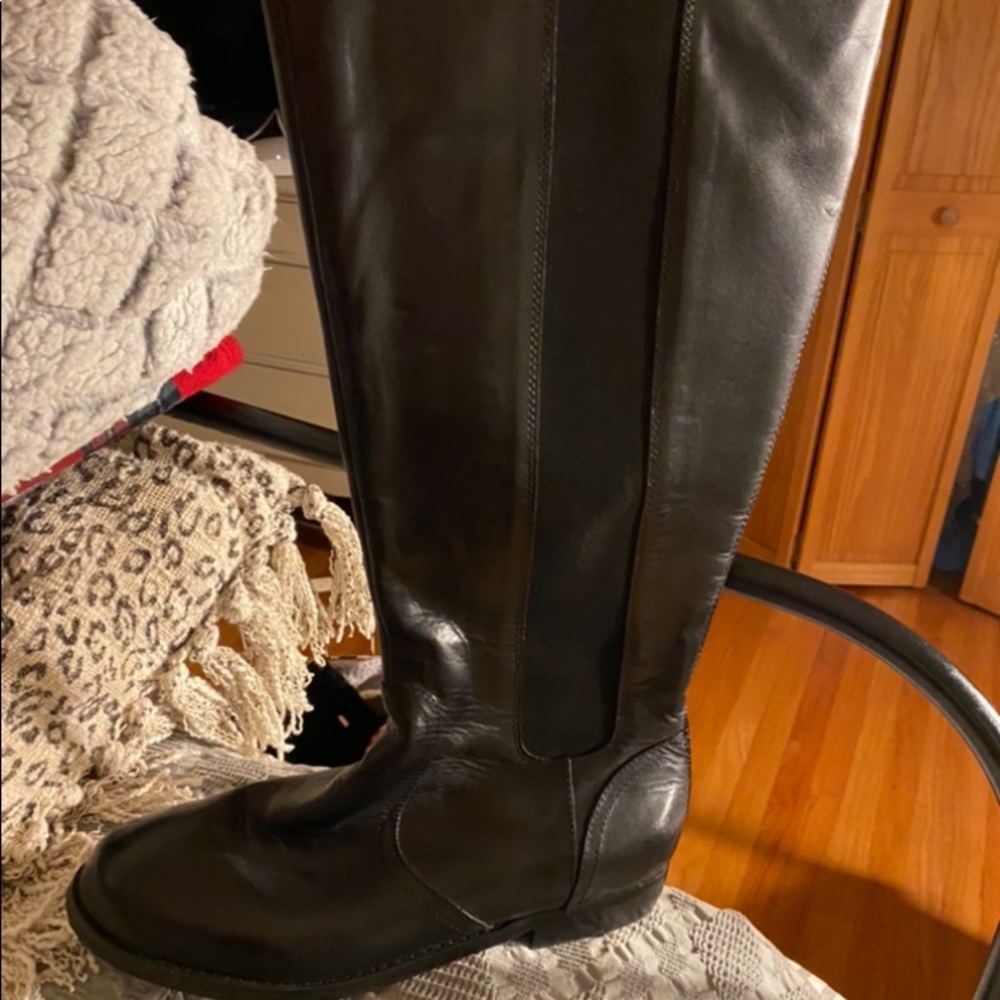 Gorgeous black 9W boots